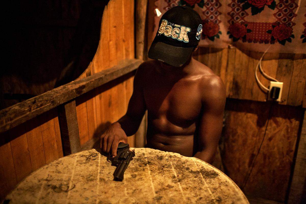 A leader of "La Empresa" criminal gang in Buenaventura, Colombia, has more than a dozen youngsters under his command. La Empresa and another gang, Los Urabenos, are fighting for control of the drug trafficking business in the port town, murdering each other and locals who refuse to pay extortion.