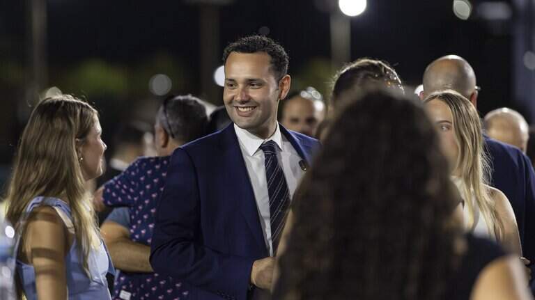 Alcalde de Hialeah multado por manejar carro equipado con luces de emergencia