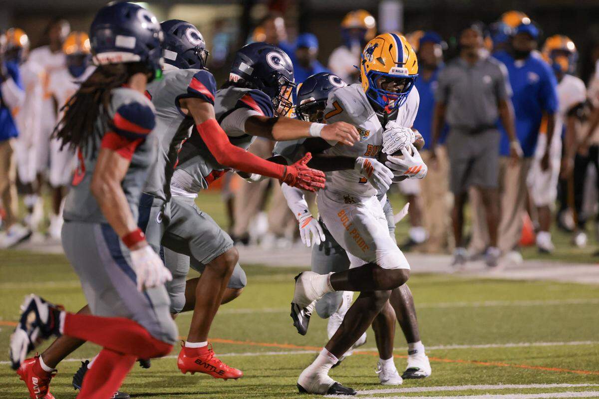 Northwestern Bulls wide receiver Nicsaint Joseph Jr. (7) carries the football against the Columbus Explorers during the third quarter of a high school football game at Tropical Park in Miami, Florida, Friday, September 19, 2025.