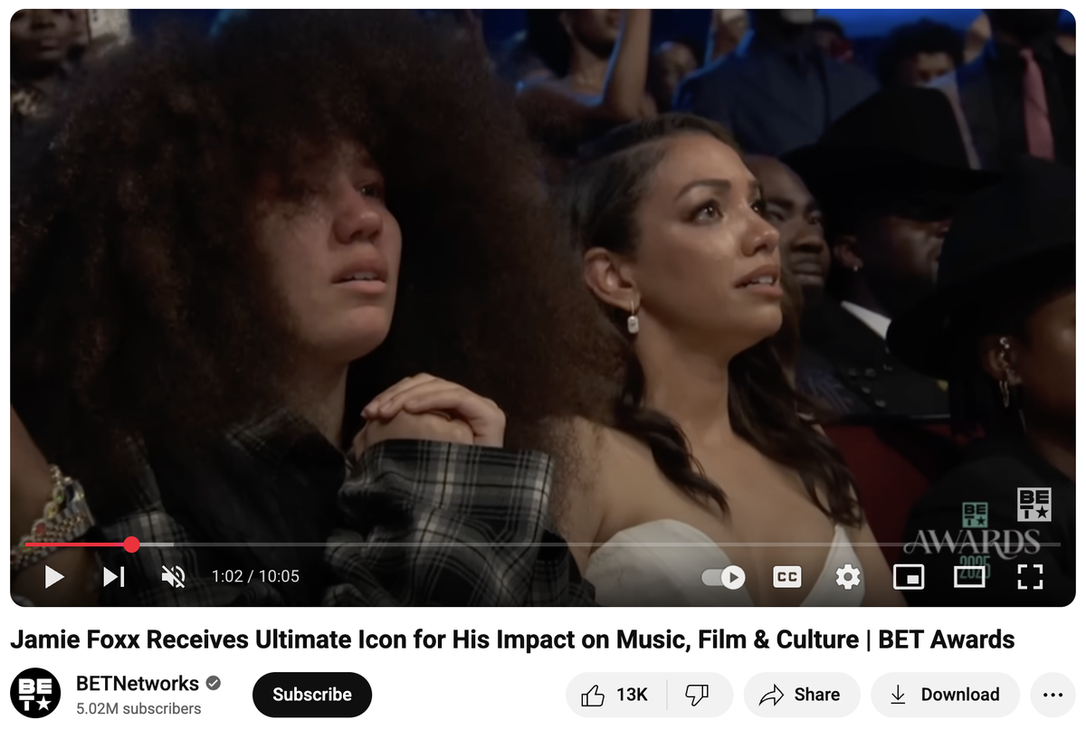 Jamie Foxx’s daughers were in tears as they watched their dad on stage.