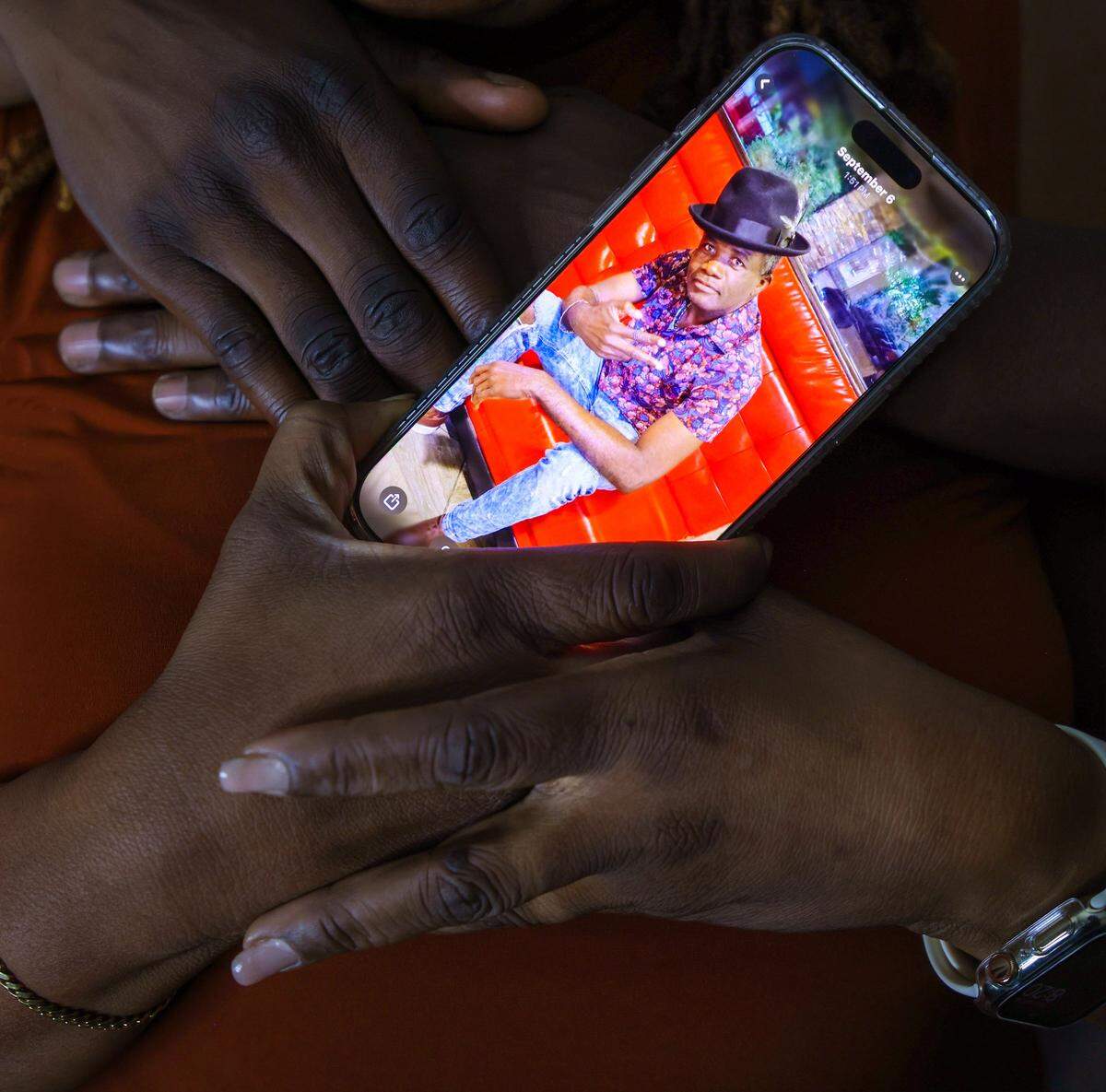 Guirlene Dorelus, left, holds a picture of Rodrigue Dor her late brother on Wednesday, September 17, 2025, in Miami, Florida. 