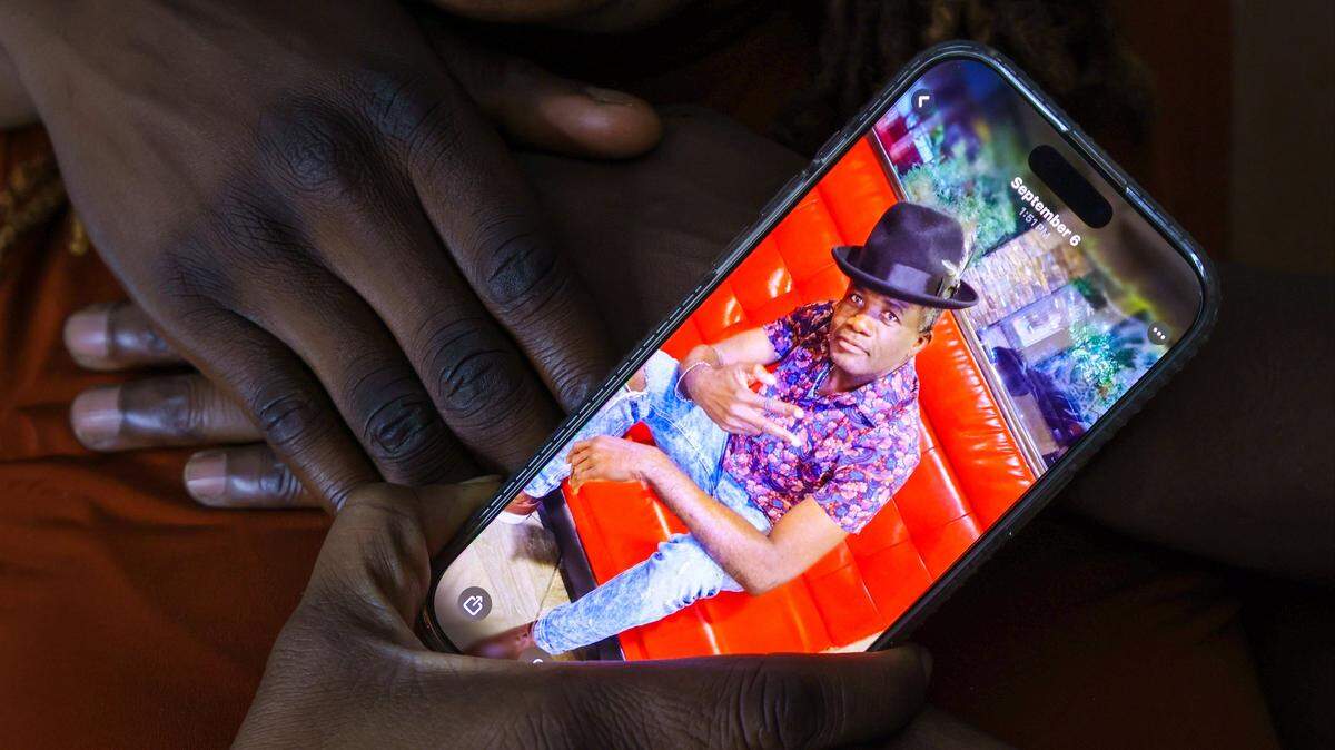 Guirlene Dorelus, left, holds a picture of Rodrigue Dor her late brother on Wednesday, September 17, 2025, in Miami, Florida.