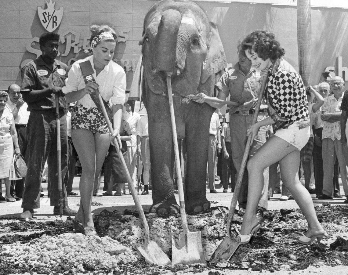 Mona Fullmore, left, and Pat Fisher in a groundbreaking ceremony Lincoln Road Mall