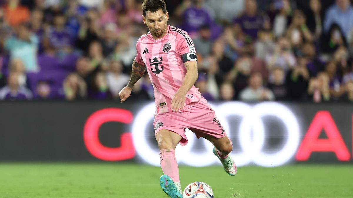ORLANDO, FLORIDA - MARCH 01: Lionel Messi #10 of Inter Miami CF takes a free kick to score his team's fourth goal during the MLS match between Orlando City SC and Inter Miami CF at Inter&Co Stadium on March 01, 2026 in Orlando, Florida. (Photo by Dustin Markland/Getty Images)