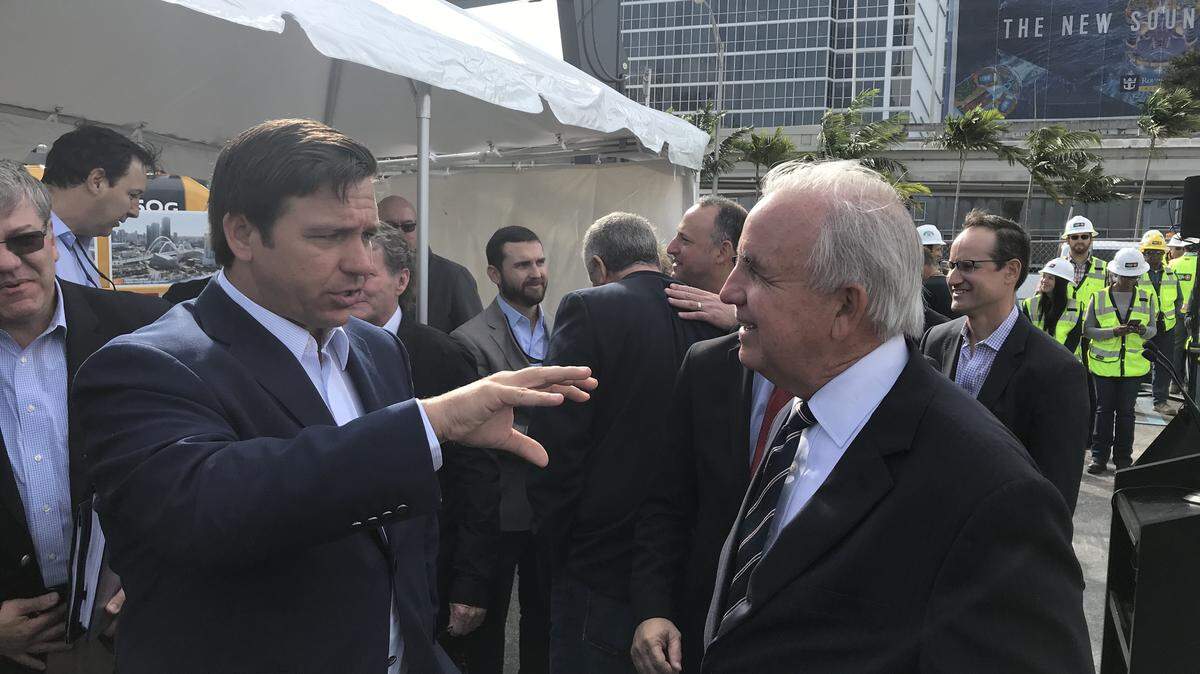 Gov. Ron DeSantis, left, talks with Miami-Dade Mayor Carlos Gimenez during a visit to Miami on Jan. 23, 2019. Gimenez serves as chairman of the Miami-Dade Expressway Authority, a toll board targeted by DeSantis’ lieutenant governor, Jeanette Nuñez.