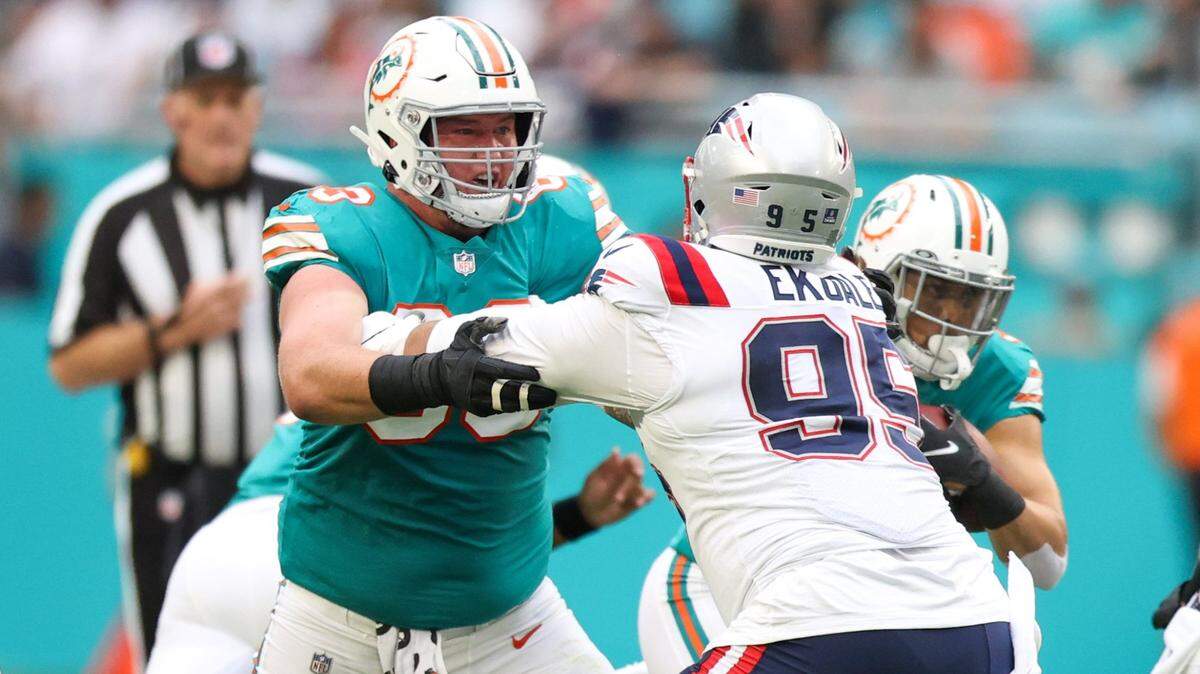 Miami Dolphins center Michael Deiter (63) blocks New England Patriots defensive tackle Daniel Ekuale (95) during the first quarter of an NFL football game at Hard Rock Stadium on Sunday, January 9, 2022 in Miami Gardens, Florida. (David Santiago Photo / Miami Herald)