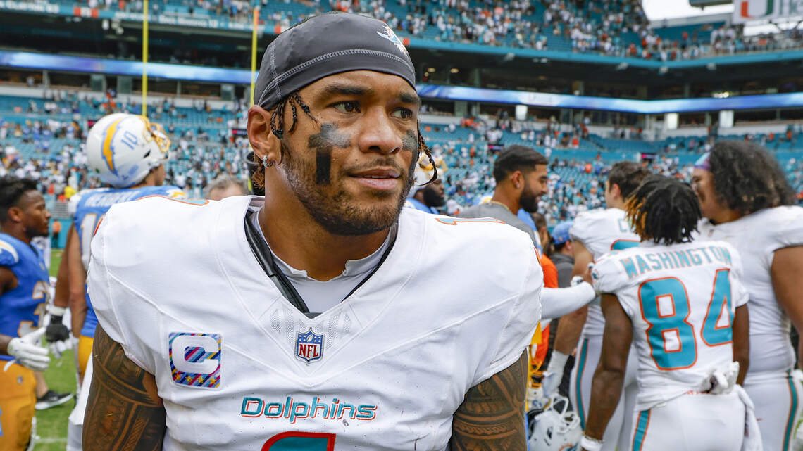 Entrenador de los Dolphins enmienda la plana a Tua: los trapos sucios se lavan en casa