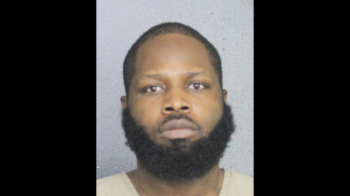 Thomas Lee Jr. was charged with accessing child pornography while out on bond on a different child porn case, the Broward County Sheriff’s Office said.