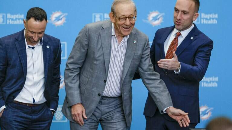 Dolphins owner Steve Ross continues selling off pieces of his sports empire
