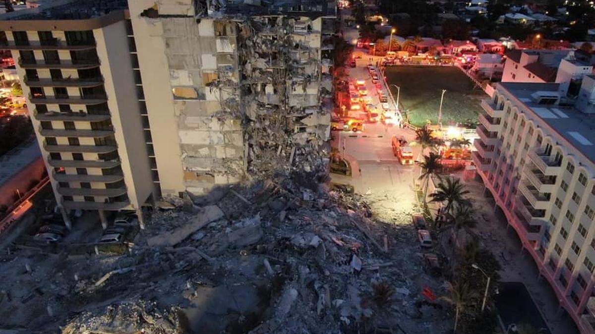 An aerial photo of the Champlain Towers South collapse scene.