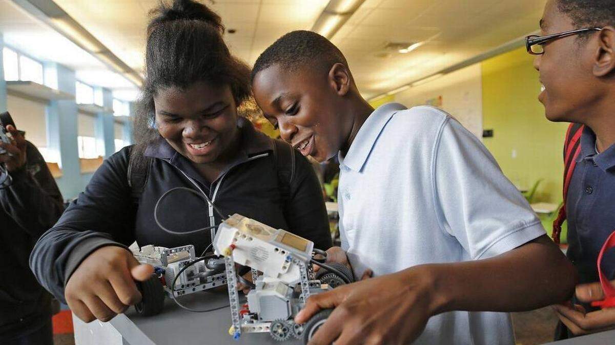 In 2015, Miami-Dade sixth-graders participated in the EV3 Robotics Program, in partnership with Florida International University.