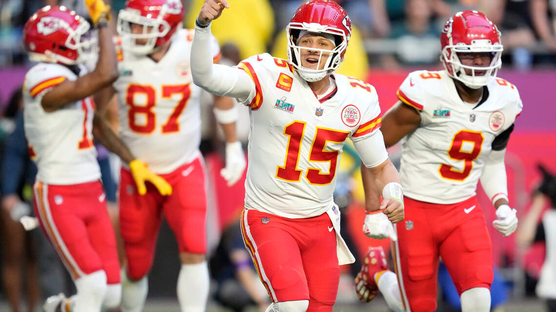 Chiefs eliminate 10-point halftime deficit, beat Eagles on late kick to win Super Bowl 57