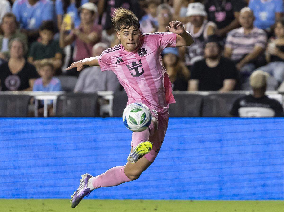 Inter Miami forward Mateo Silvetti (24) controls the ball against the Seattle Sounders in the second half of their MLS match at Chase Stadium on Tuesday, Sept. 16, 2025, in Fort Lauderdale, Fla.