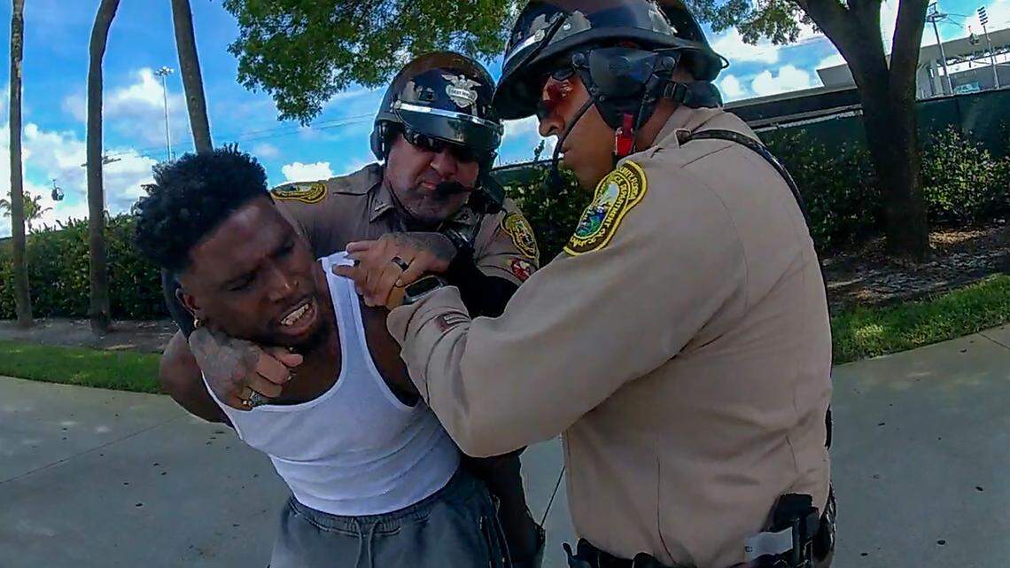 Police name cop reassigned after Tyreek Hill handcuffed. Attorney wants him reinstated