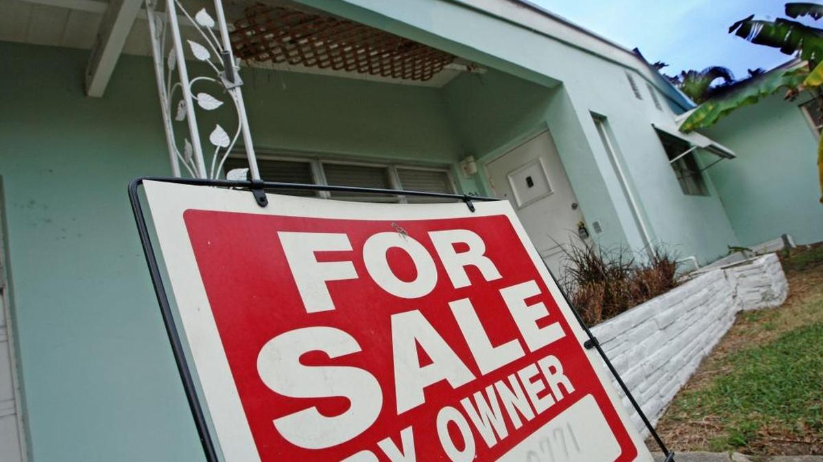 The number of listings for single-family homes fell from 6,524 in January 2015 to 6,372 in January 2016, a 2 percent drop.