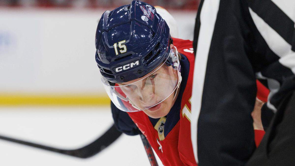 Florida Panthers center Anton Lundell (15) looks at the puck during a face-off the first period of a game against the New Jersey Devils on Thursday, Nov. 20, 2025, at Amerant Bank Arena in Sunrise, Fla.