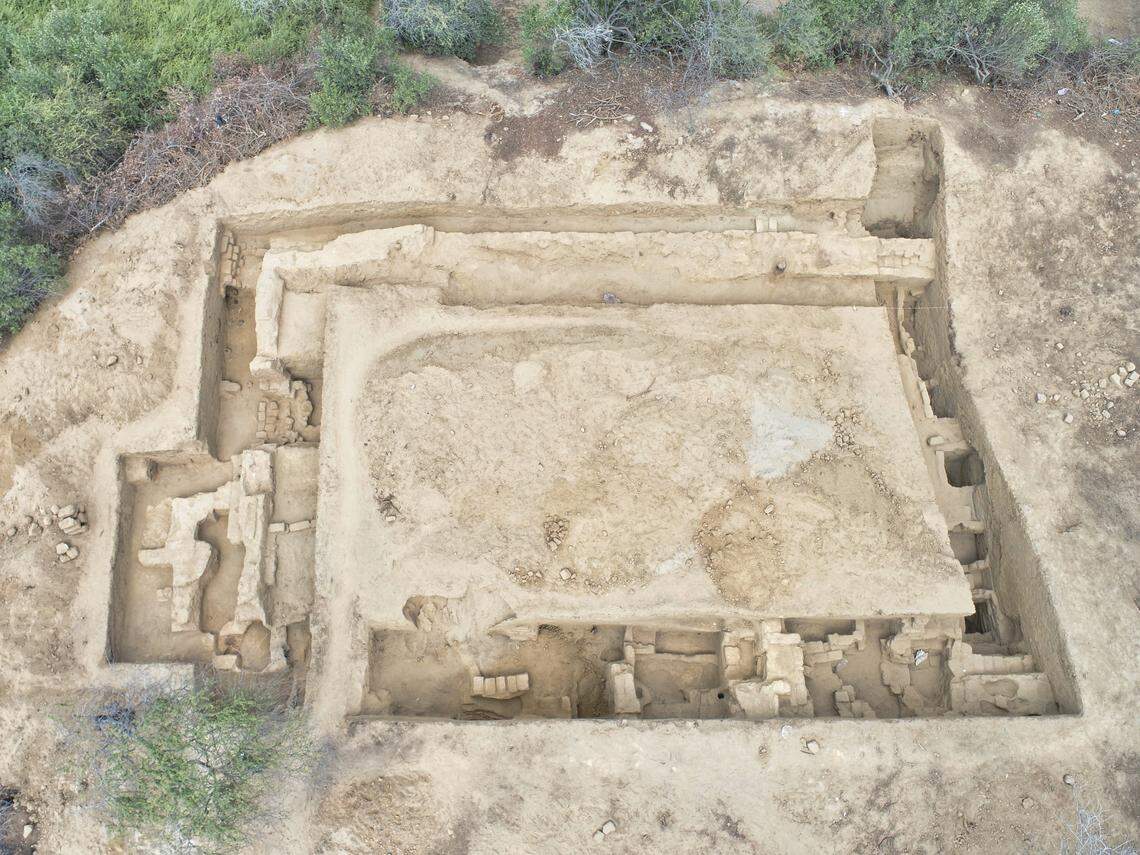 The mound with the Huaca Pintada mural on its walls as seen from above.