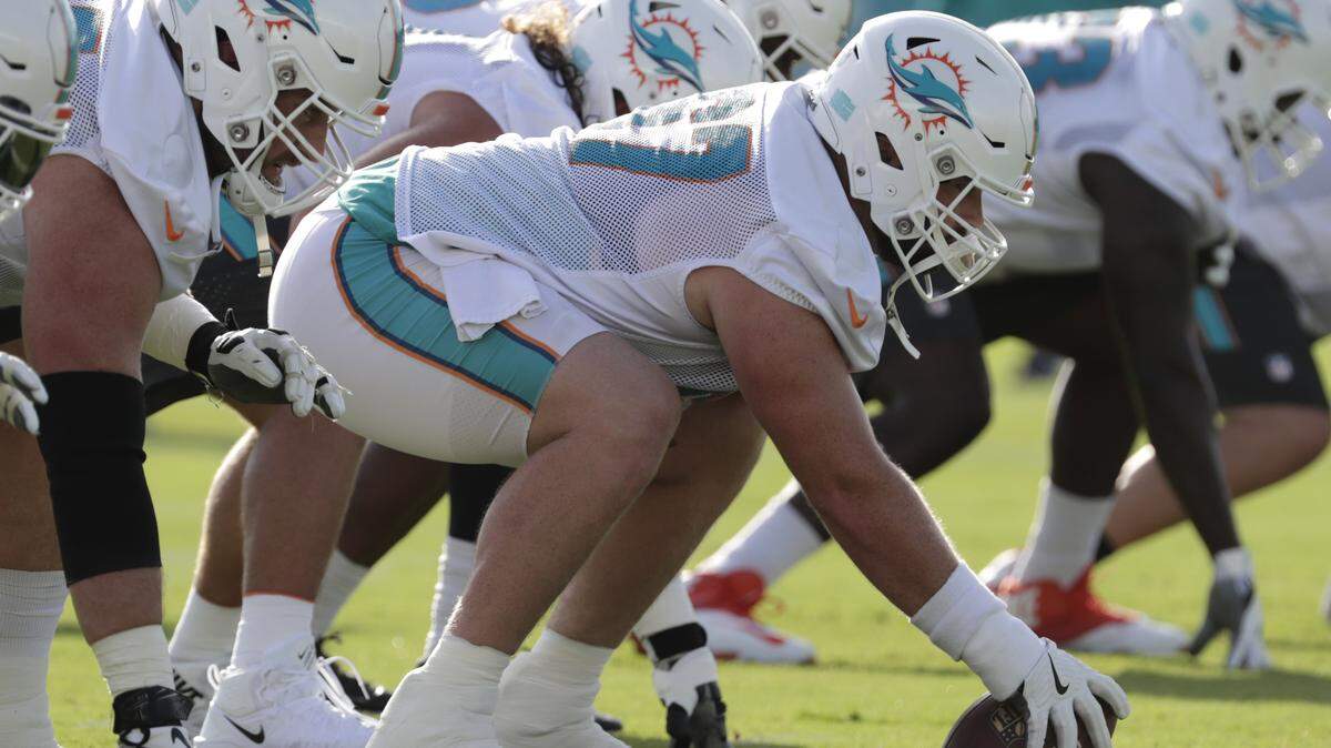 Miami Dolphins center Daniel Kilgore prepares to snap the ball at the NFL football team’s training camp, Friday, July 27, 2018, in Davie, Fla. (AP Photo/Lynne Sladky)