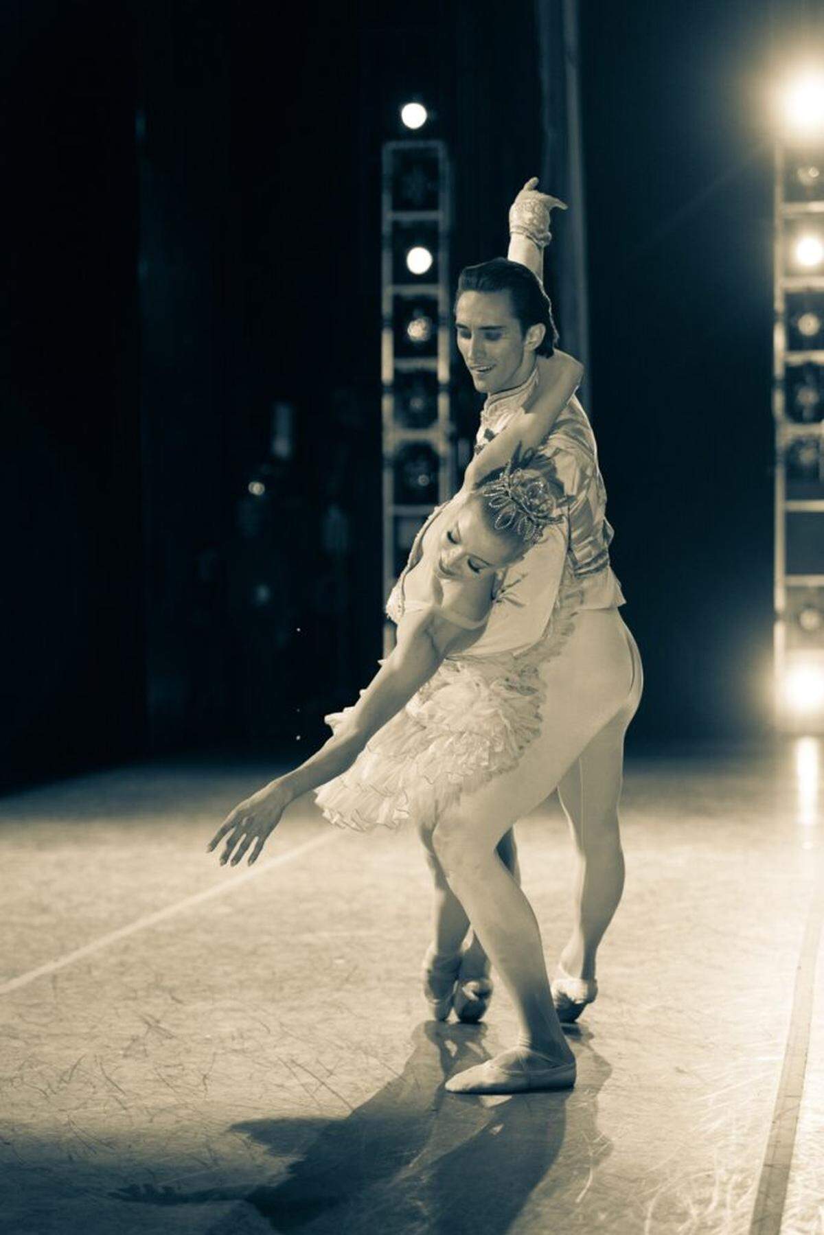 Dawn Atkins and Stanislav Olshanskyi in Miami City Ballet’s ‘George Balanchine’s The Nutcracker.’ Choreography by George Balanchine. Copyright: George Balanchine Trust.