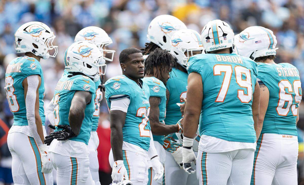 Miami Dolphins running back De'Von Achane (28) is seen in a huddle with his teammates in the second half of his NFL game against the Carolina Panthers at the Bank of America Stadium on Sunday, Oct. 5, 2025, in Charlotte, N.C.
