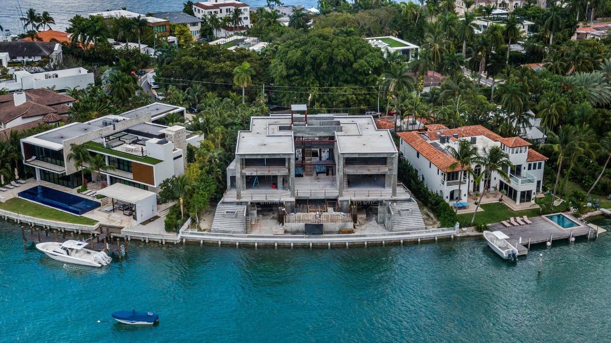 Developers across the country are building larger houses compared to immediately after the Great Recession. Above: Todd Michael Glaser is constructing a 2-story contemporary house on Hibiscus Island.
