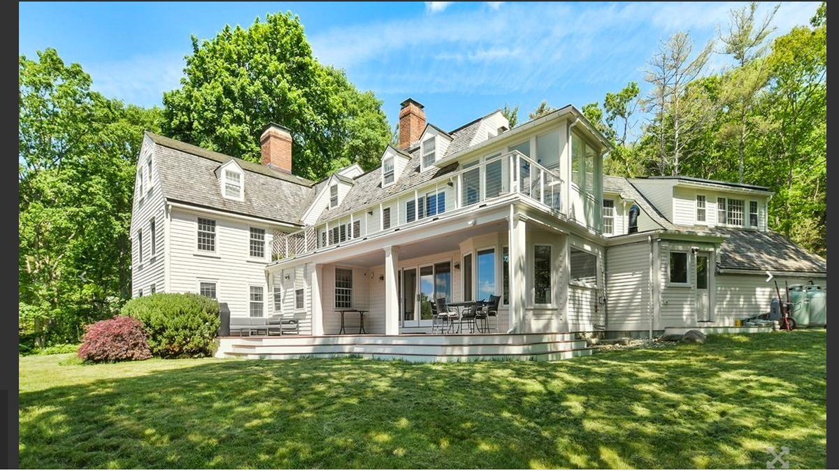Captura de pantalla del anuncio inmobiliario de la casa de Manchester-by-the-Sea donde vivió Ghislaine Maxwell. https://www.campionre.com/
