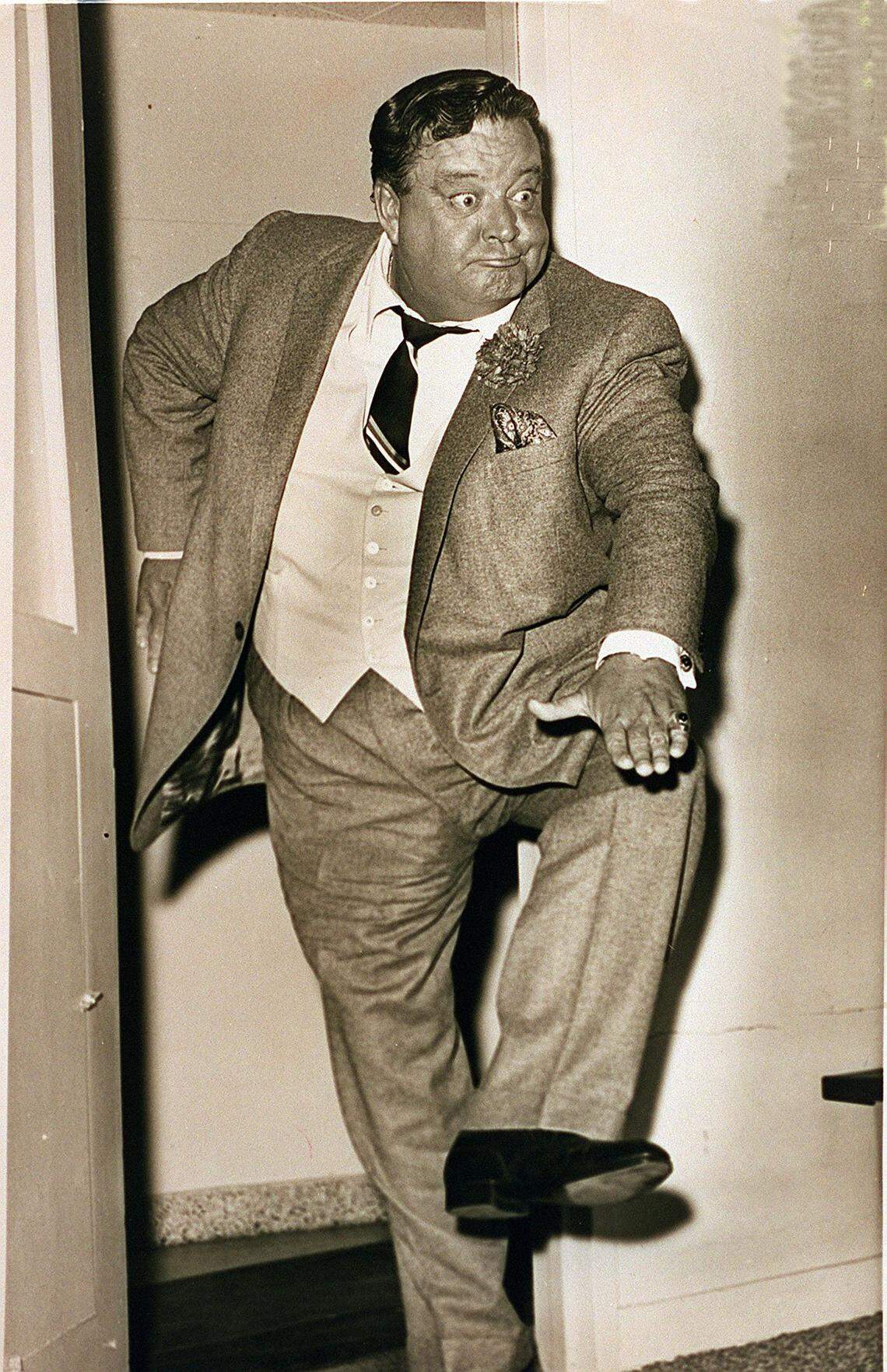 Jackie Gleason does his “And away we go” move in Miami Beach.