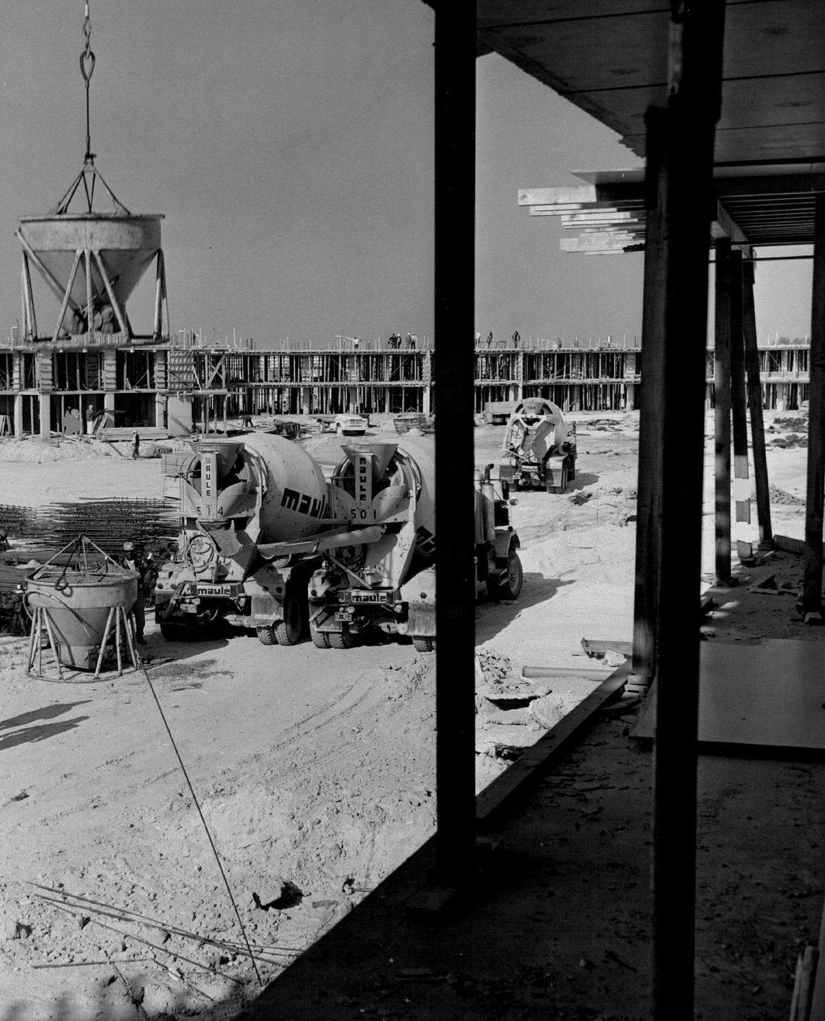 An Aventura condo complex rising in Aventura in 1971.