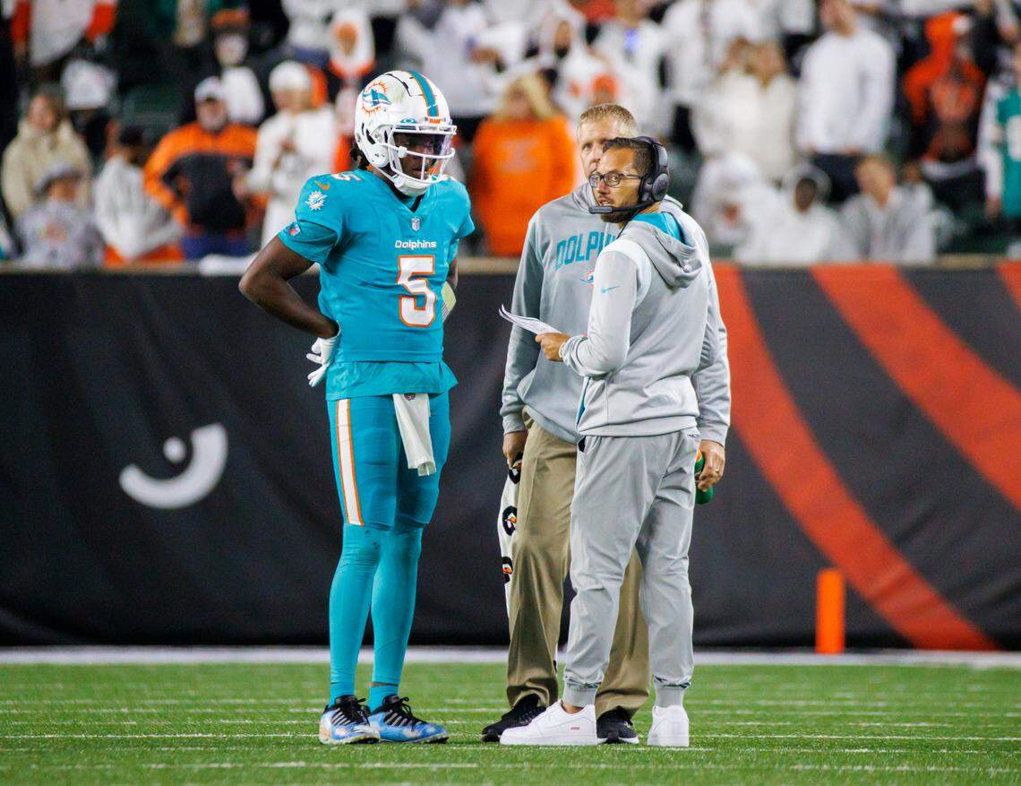 Miami Dolphins head coach Mike McDaniel talks with Dolphins quarterback Teddy Bridgewater (5) during the fourth quarter of an NFL football game against the Cincinnati Bengals at Paycor Stadium on Thursday, September 29, 2022 in Cincinnati, Ohio.