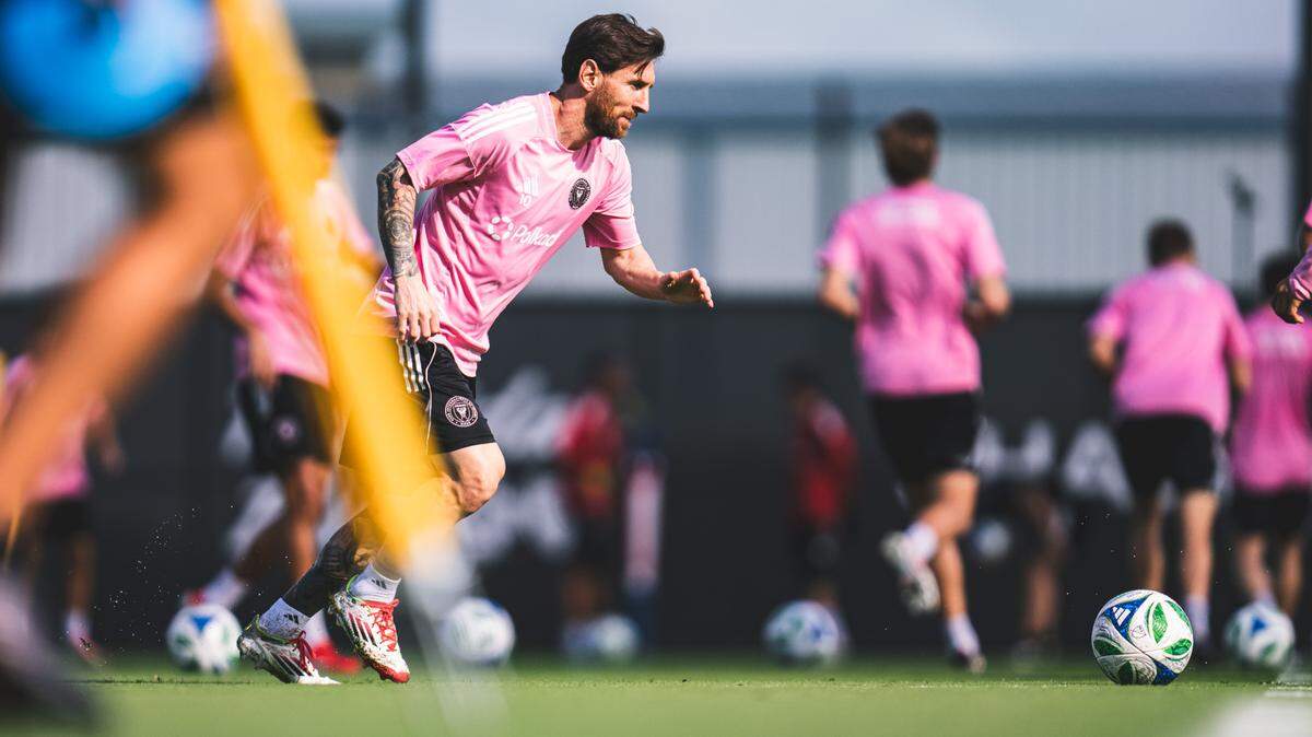 Lionel Messi y sus compañeros de equipo practican en las instalaciones de entrenamiento del Inter Miami en Fort Lauderdale, el 4 de febrero de 2025.
