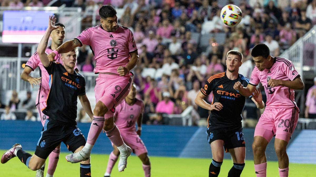 Inter Miami forward Luis Suárez (9) scores a goal against New York City in the first half of their MLS game at Chase Stadium on Saturday, March 30, 2024, in Fort Lauderdale, Fla.