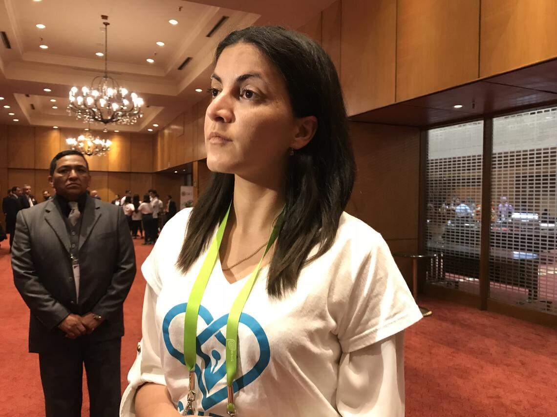 Rosa María Payá, tras fin de la sesión de la cumbre de la sociedad civil en el hotel Sheraton, Lima, Perú.