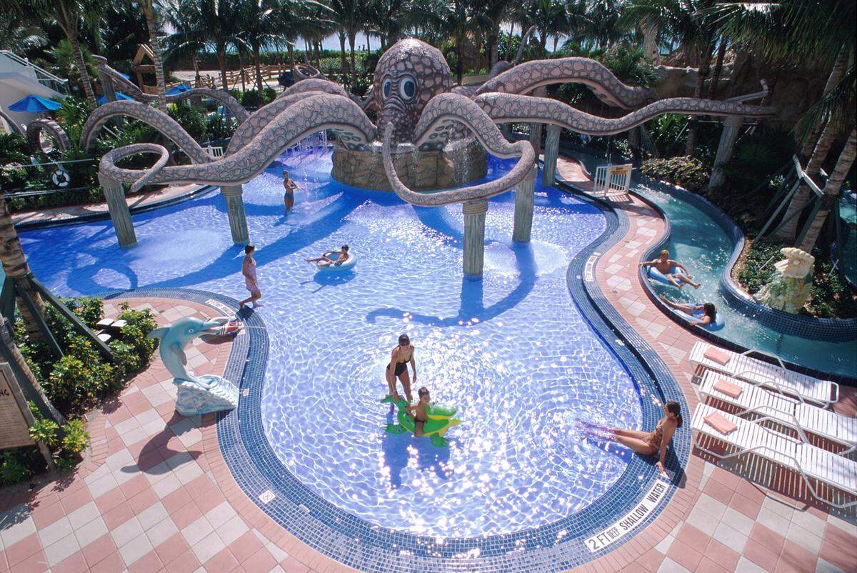 In 2003, Cookie the Octapus at the Fontainebleau.