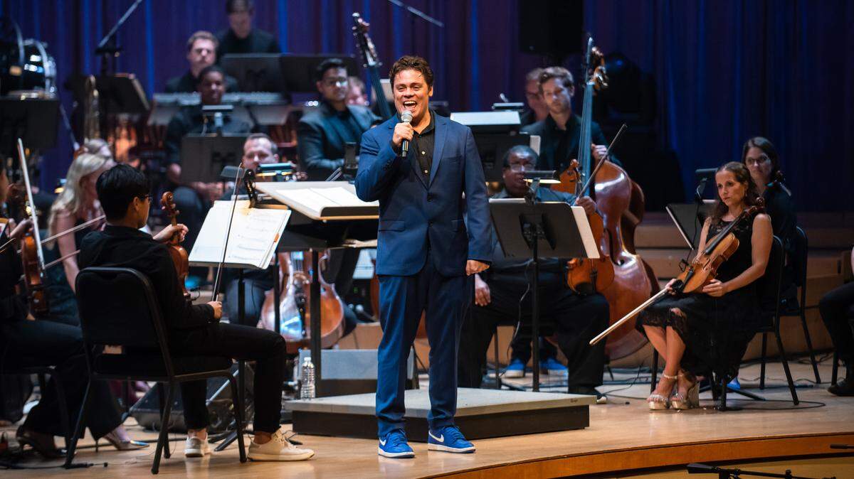 Sam Hyken conducts the Nu Deco Ensemble at the Arsht Center.