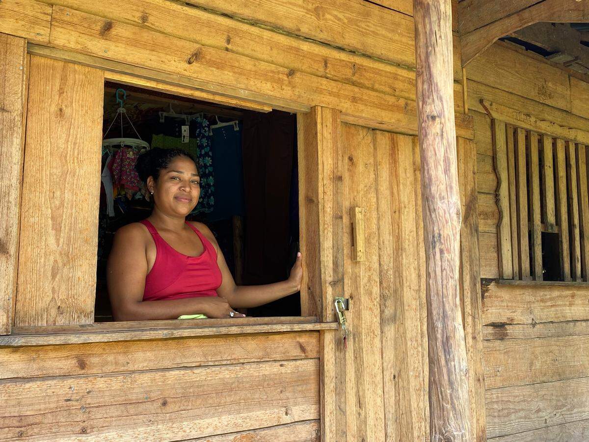 Laudina Rivas Bans works in the resin industry in Koom, Nicaragua.