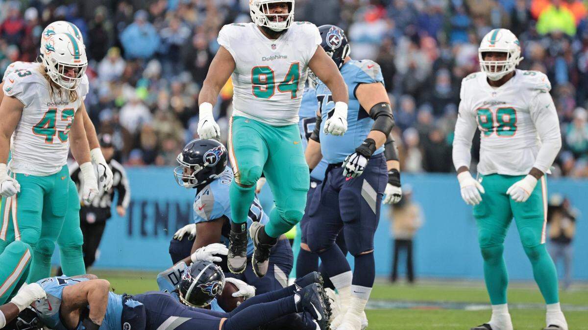 Miami Dolphins defensive end Christian Wilkins (94) reacts after stopping Tennessee Titans running back Dontrell Hilliard (40) in the first quarter at Nissan Stadium in Nashville, Tennessee on Sunday, January 2, 2022.