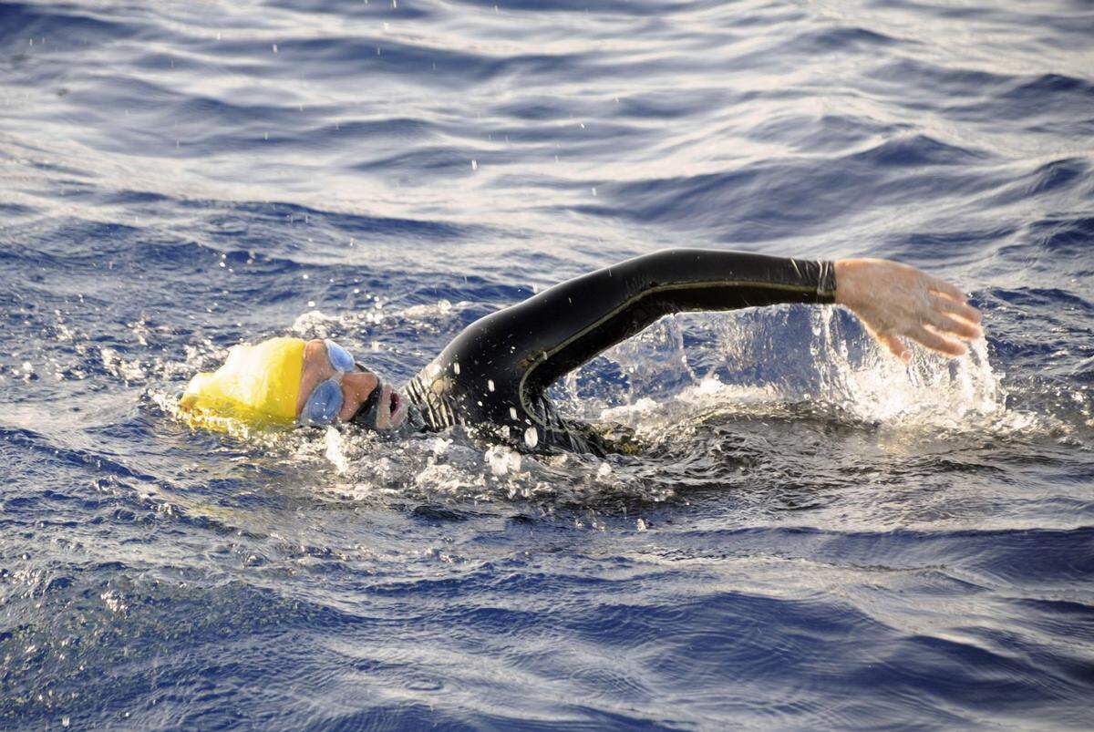Diana Nyad swimming in the Florida Straits between Cuba and the Florida Keys on August 19, 2012. Barli/AFP/GettyImages