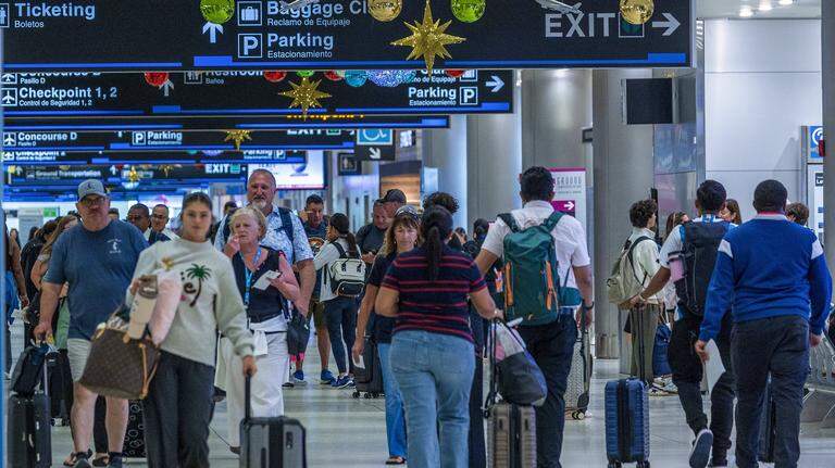 Travel alert: Expect delays at Miami airport through weekend from winter storm