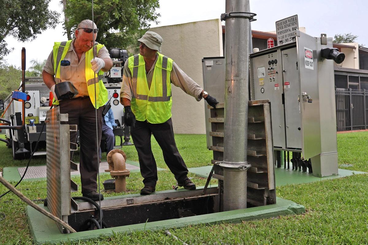 Randy Erion, plant mechanic, left, and Roberto Diaz, maintenance mechanic, inspect Pump Station 811 in Kendall on Aug. 1, 2019. The Miami-Dade Water and Sewer Department pulls out 300 tons of wipes — the equivalent of 50 male African elephants — from its wastewater pump stations and treatment plants each month.