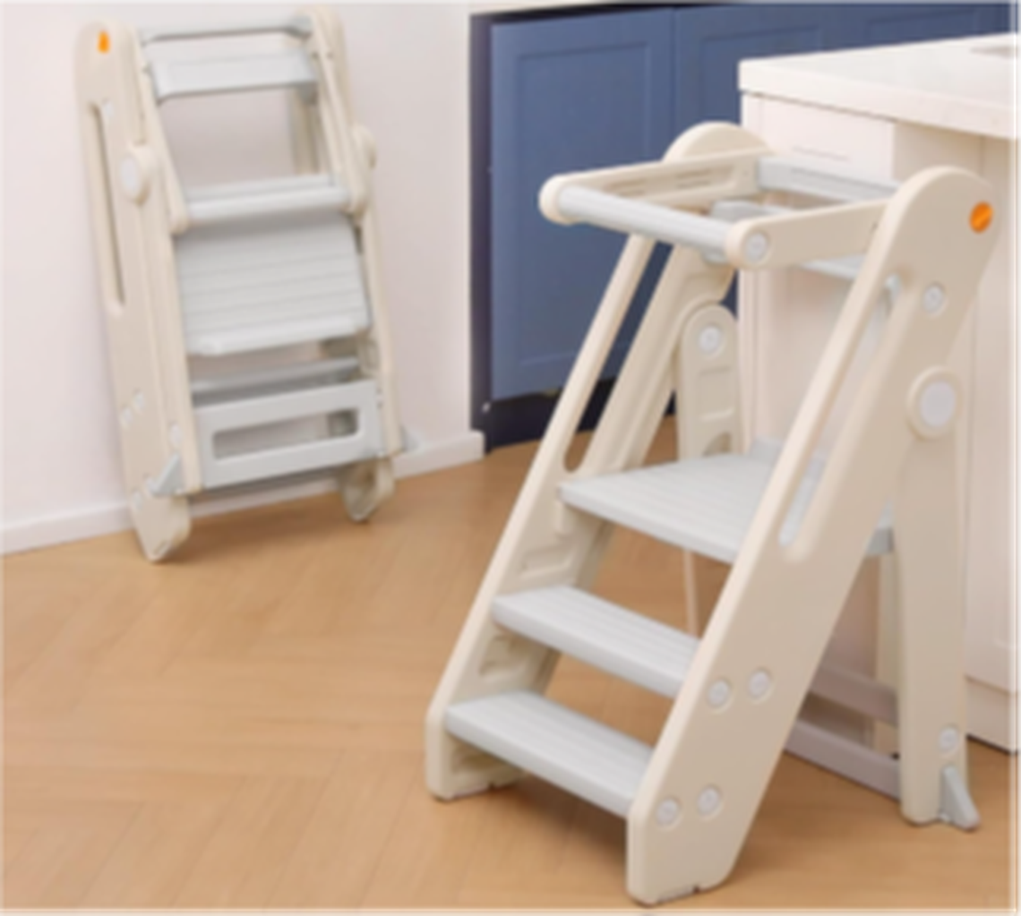 Onasti Toddler Tower Stool in the beige/white color scheme.