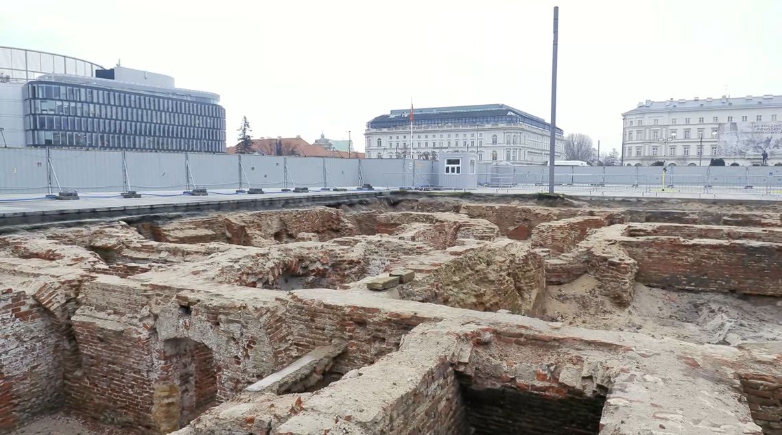 A view of the palace ruins and the surrounding city.