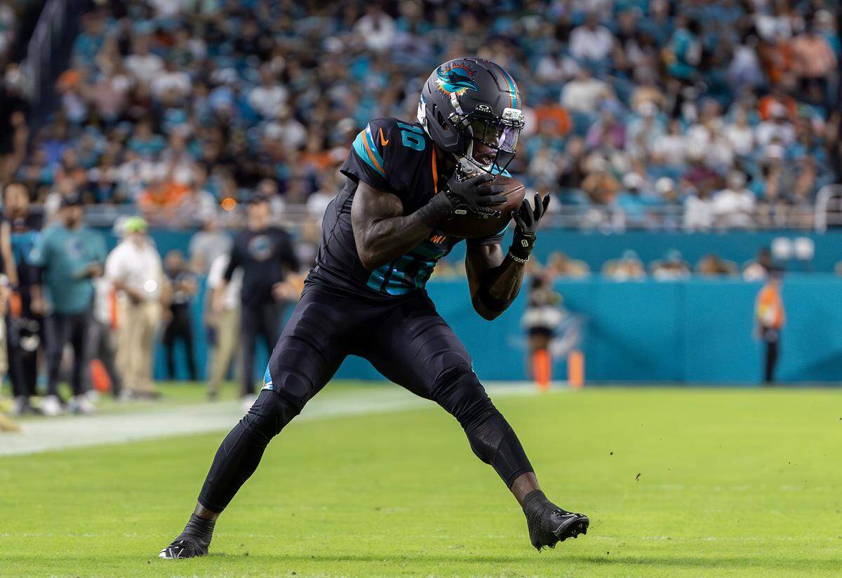 Miami Dolphins wide receiver Tyreek Hill (10) makes a catch during the first half of an NFL game against the New York Jets on Monday, Sept. 29, 2025, at Hard Rock Stadium in Miami Gardens, Fla.