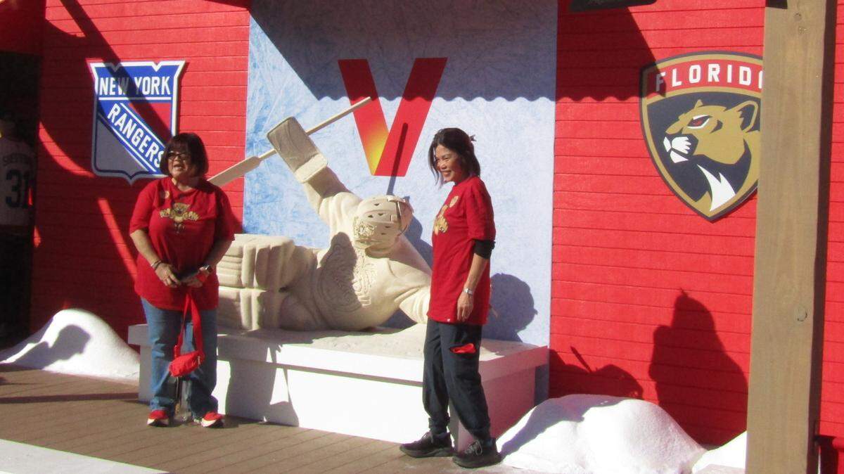 Fans at the Verizon booth during the Enterprise NHL Winter Classic Pregame Fanfest outside loanDepot Park in Little Havana.