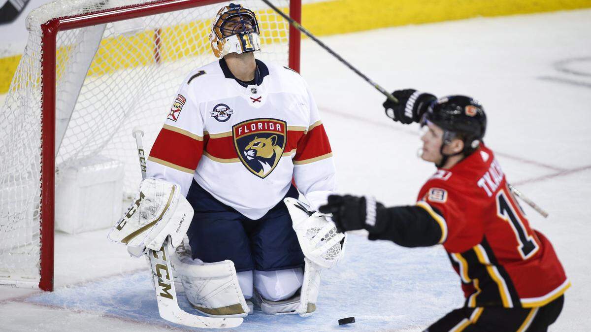 Florida Panthers goalie Roberto Luongo, left, reacts as Calgary Flames’ Matthew Tkachuk celebrates his goal during third-period NHL hockey game action in Calgary, Alberta, Friday, Jan. 11, 2019. (Jeff McIntosh/The Canadian Press via AP)