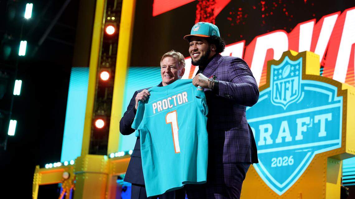 Poll: How do you grade Dolphins drafting Kadyn Proctor 12th overall? Vote now!