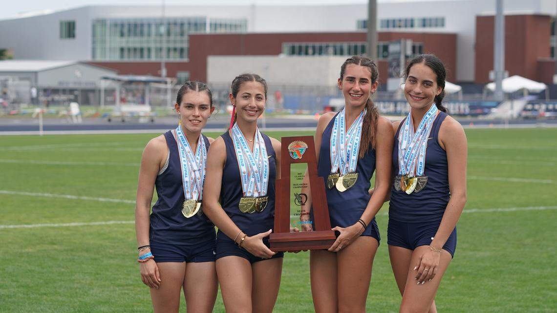 3,200 relay: Grace Aldrich, Emma Filippi, Daniela Hernandez, Gabriella Socarras - Carrollton