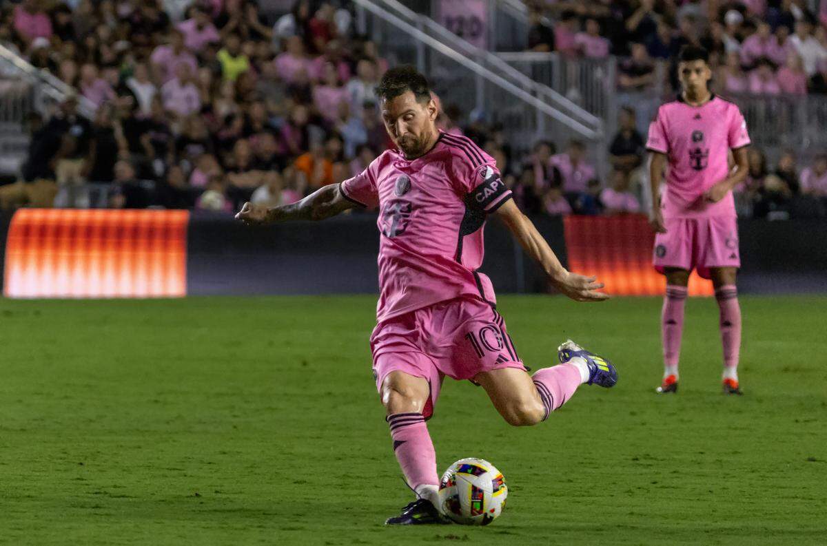 Inter Miami forward Lionel Messi (10 )takes a shot and scores a goal in second half of their MLS match against Atlanta United at Chase Stadium on Wednesday, May 29, 2024, in Fort Lauderdale, Fla.