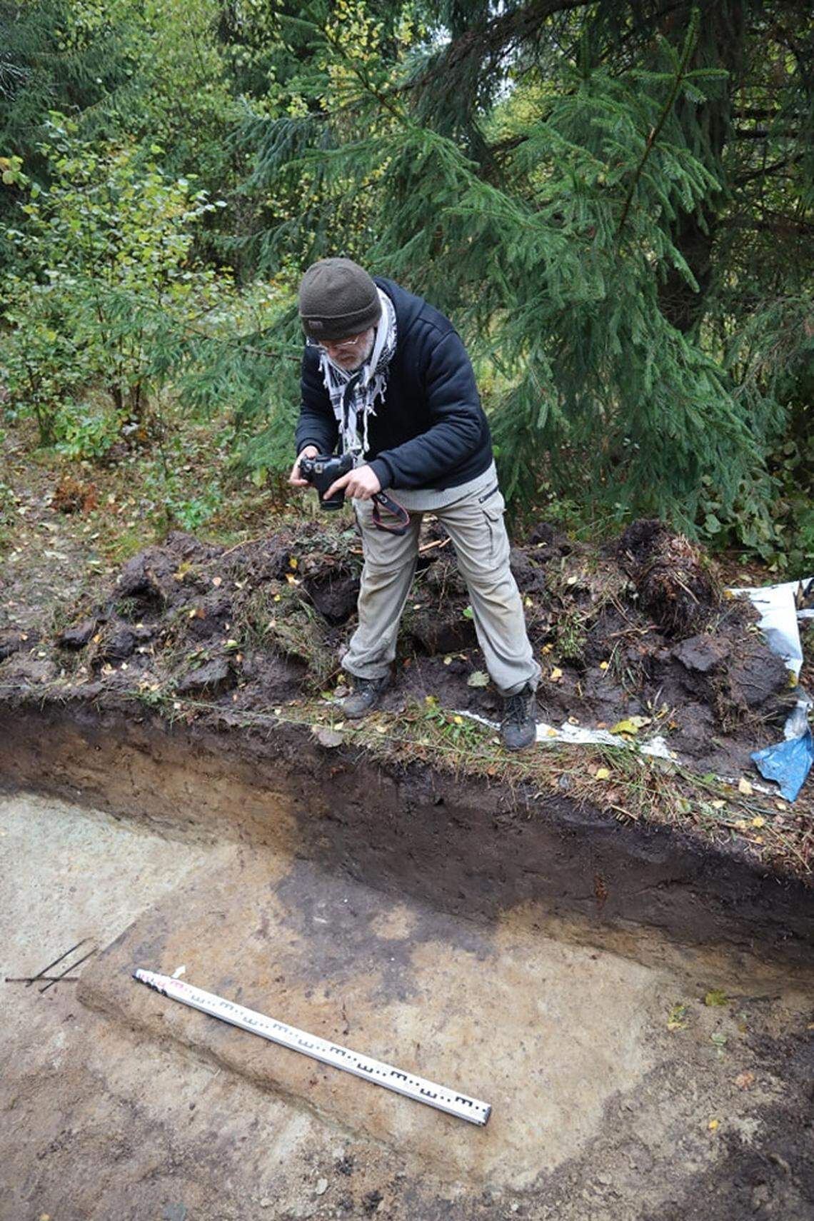 The bronze jewelry fragments date to between the 10th and 12th centuries, according to the university.