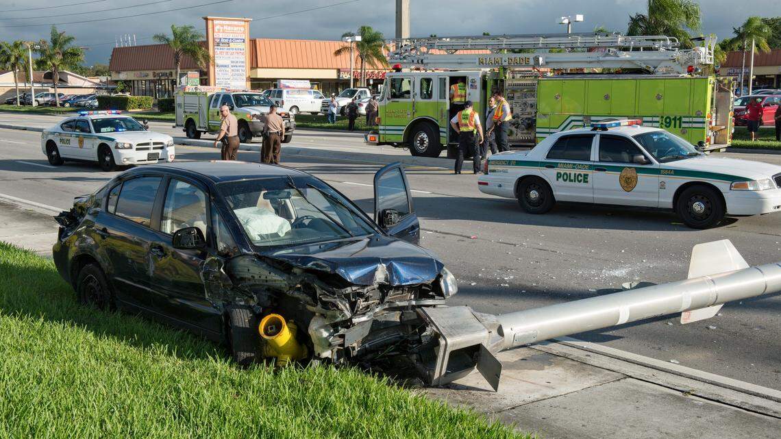 An accident at the intersection of Flagler Avenue and 102nd Street in Miami in which a Suzuki crashed into an electric light pole in 2015.