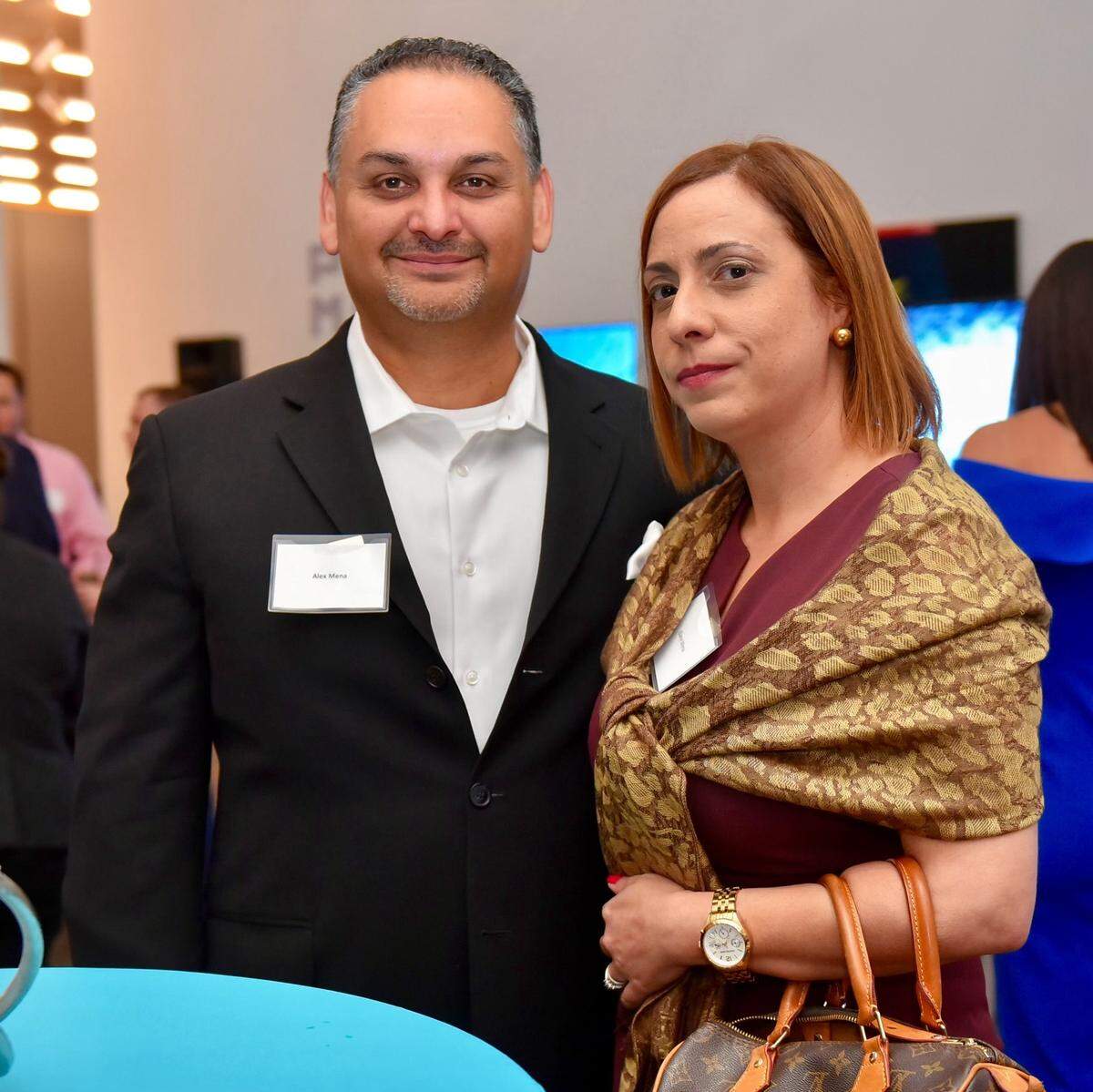Alex y Elany Mena. Mena, director ejecutivo del Miami Herald y el Nuevo Herald, agradece el apoyo de su esposa. Ella "siempre me ha empujado a seguir trabajando duro y a alcanzar mis metas y mis sueños". Courtesy Alex Mena